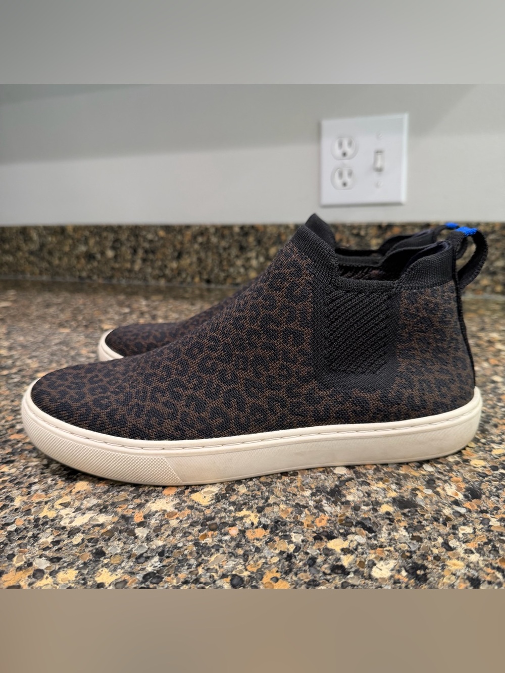 Rothys size 8.5 Slip-On Knit Sneaker in Black/Brown Leopard